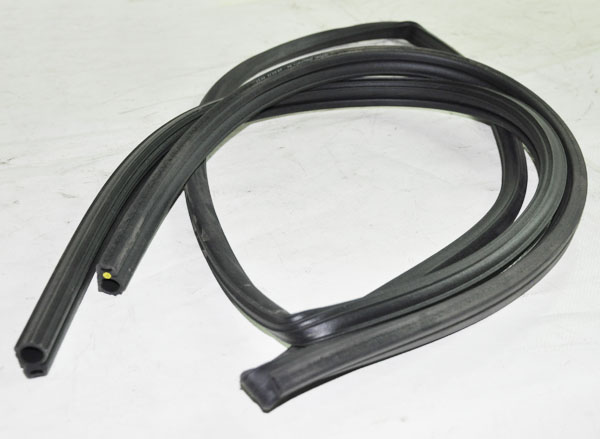 Уплотнитель капота ГАЗель NEXT (задний) Уралэластотехника