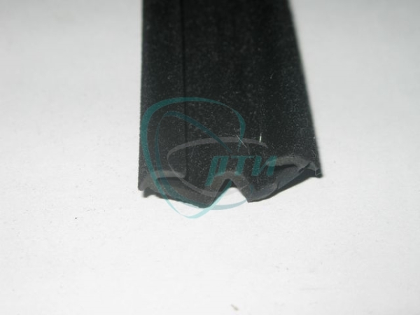 44 Уплотнитель стекла (опускного) ГАЗ-3307 желоб на стойке (бархотка) БРТ