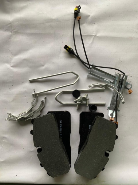 Колодки дискового тормоза на Г-он Next,ПАЗ Вектор Next / в комплекте: Пружин-6шт+монтажный болт-2шт