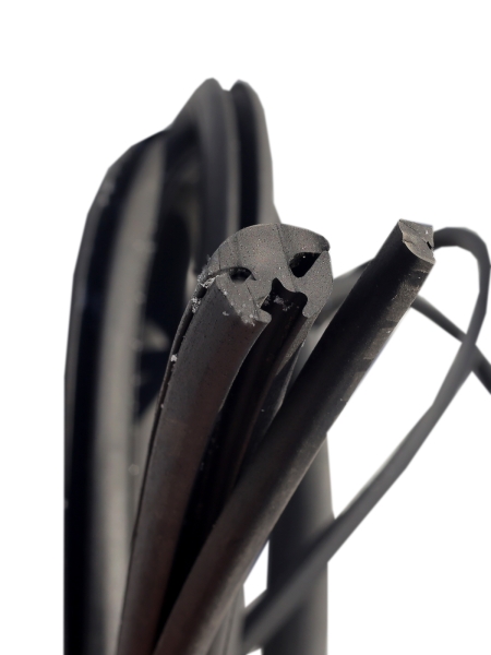 Уплотнитель стекла (лобового) УАЗ-3741 с замком СЗРТ