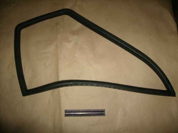 44 Уплотнитель стекла форточки 3302 левый ЯРТИ