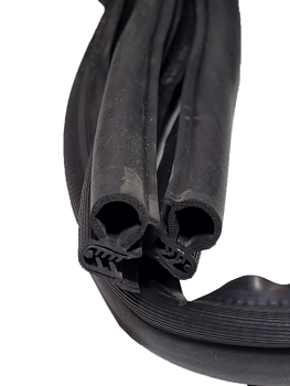 Уплотнитель проема двери 2110-12 перед. правый Уралэластотехника