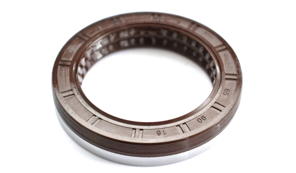 Сальник ступицы (задн.) 65х90х16 (усиленный, фторкаучук)