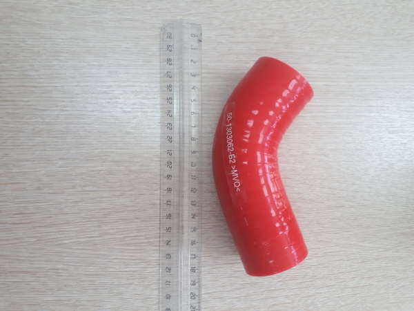 Патрубок радиатора нижний (D=38 mm, L=130 mm, угол 135) МТЗ-80 красный ПТП