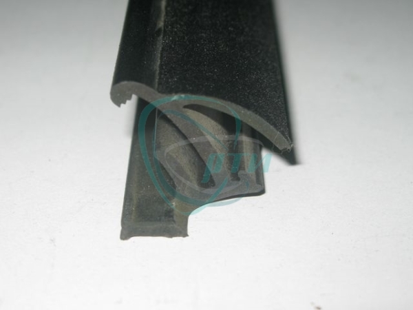 44 Уплотнитель стекла 2110 (опускного) зад.ниж.внутр. БРТ