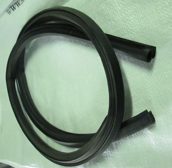 Уплотнитель капота Валдай (внутренний) Уралэластотехника