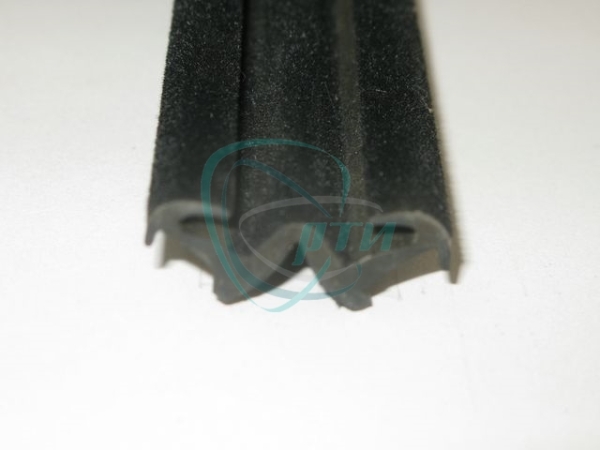 44 Уплотнитель стекла 2121 (опускного) перед. БРТ