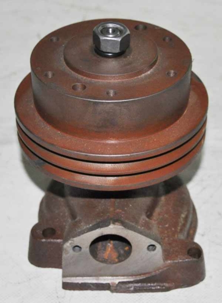 Насос водяной (помпа)  Вал-й 245 дв. Е-2