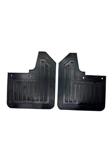 Фартук брызговика 2121 пер. колеса (Брызговики 2121-8404310; 2121-8404311 к-т 2 шт. с креп.)