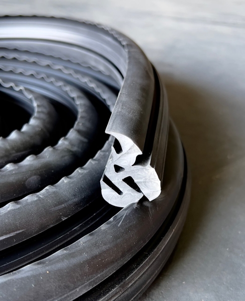 Уплотнитель стекла (лобового) ПАЗ нестыкованный ТЗПИ